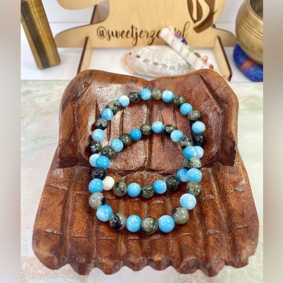 Handmade Larimar & Labradorite Gemstone Bead Bracelet - Picture 3 of 8